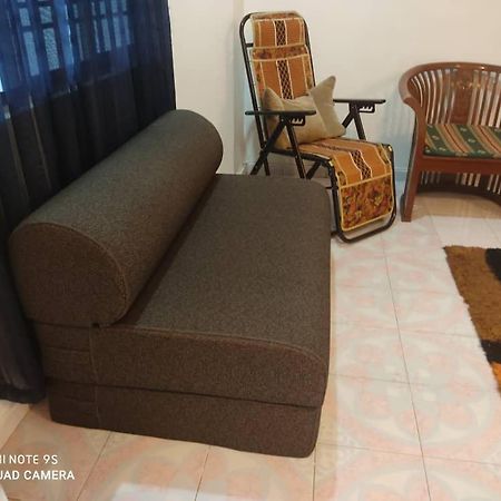 R&R Homestay Simpang Renggam Exterior photo