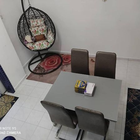 R&R Homestay Simpang Renggam Exterior photo