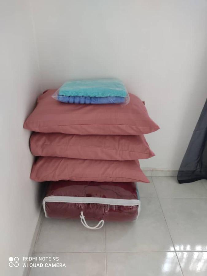 R&R Homestay Simpang Renggam Exterior photo