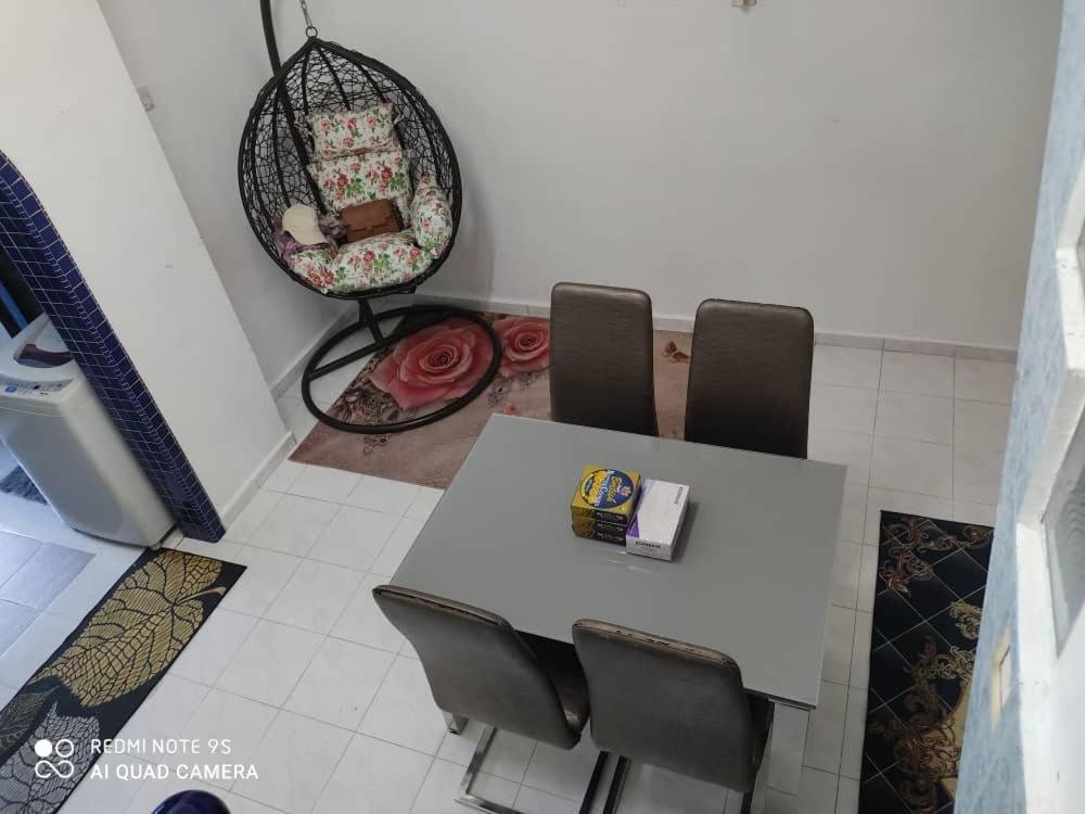 R&R Homestay Simpang Renggam Exterior photo