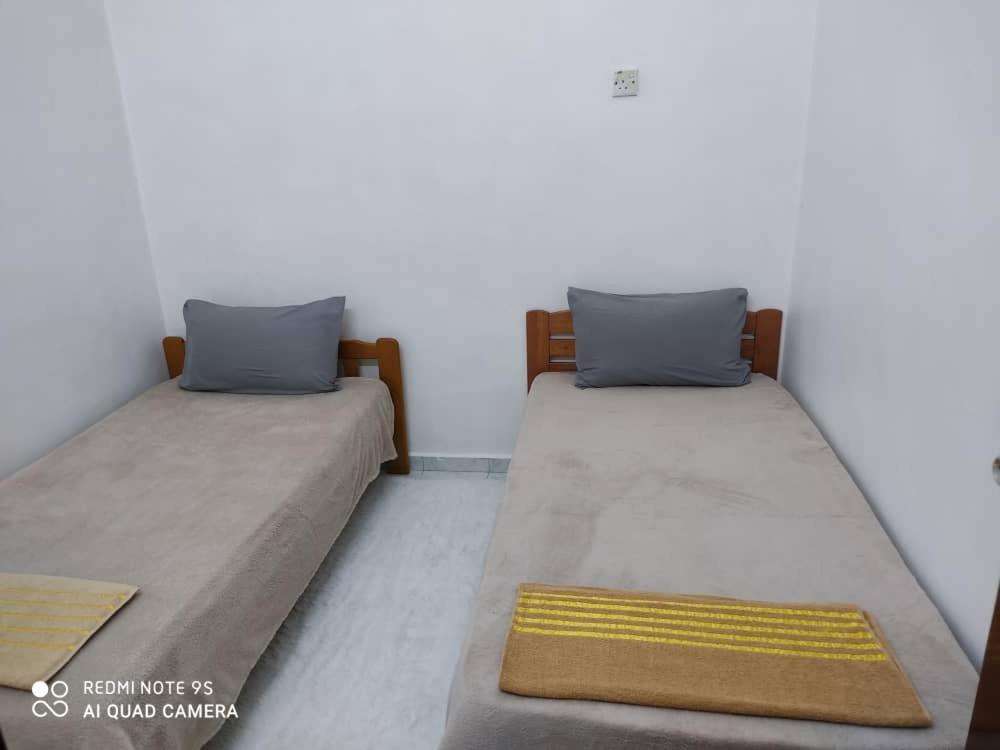 R&R Homestay Simpang Renggam Exterior photo